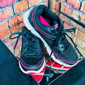 FILA Women’s Athletic Shoe Size 6.5 Black with Hot Pink Accents